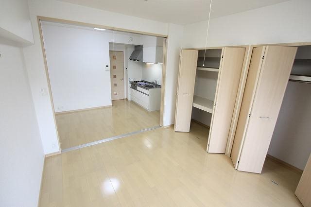 居室・リビング　リビング　※別号室参考写真