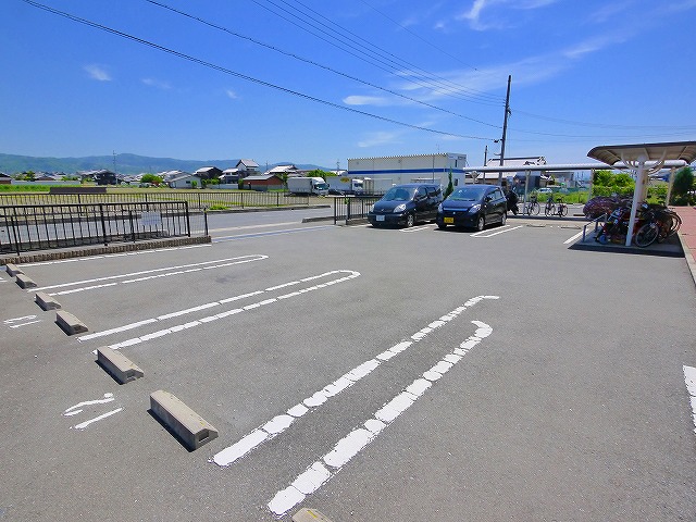 駐車場　駐車場に車を止められます