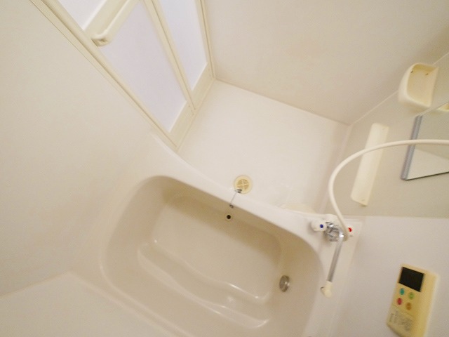 バス・シャワールーム　コンパクトで使いやすいお風呂です