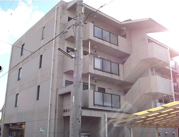 建物外観　居住者専用のごみ置き場あります♪