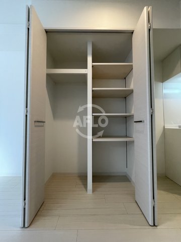 収納　ラ・フォルム本町WEST　クローゼット