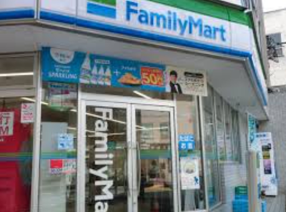 コンビニ　ファミリーマート江東北砂五丁目店（コンビニ）まで162m