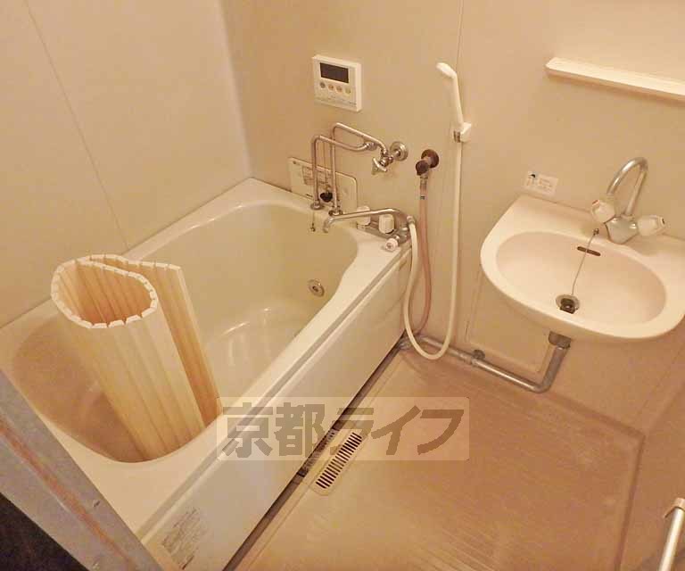 バス・シャワールーム　ゆったりくつろげるバスルームです