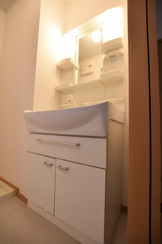 洗面設備　同物件、別号室の写真です。
