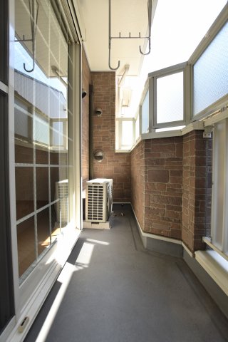 バルコニー　同物件、別号室の写真です。