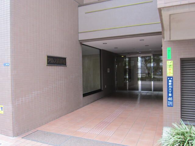 エントランス　建物の内部です