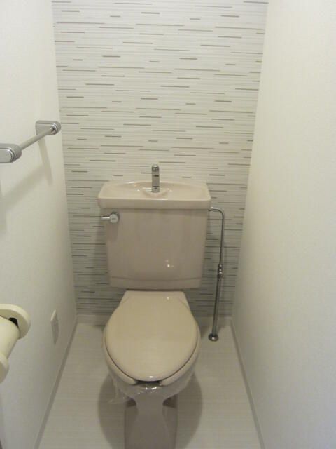 トイレ　別タイプ部屋　参考写真です