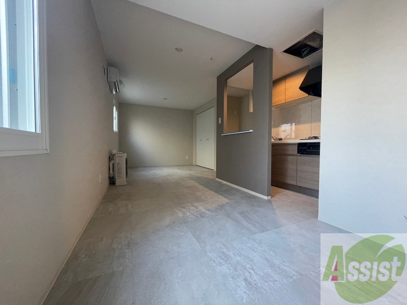 居室・リビング　リビングです。白を基調としていてお部屋全体が明るいですね！