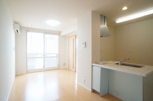 居室・リビング　日当り良好で明るいリビング