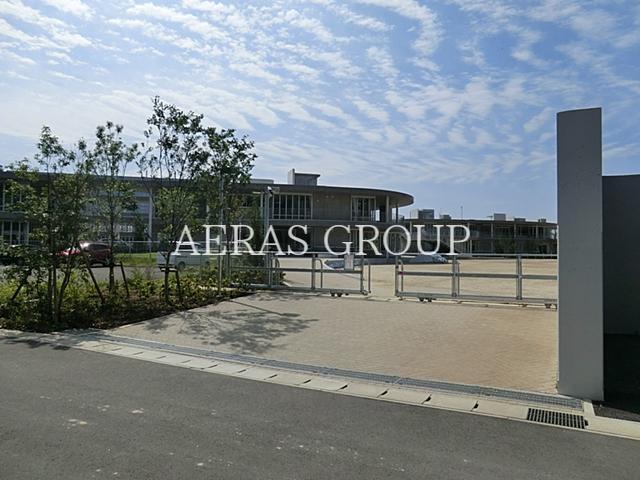 中学校　流山市立おおたかの森中学校（中学校）まで542m