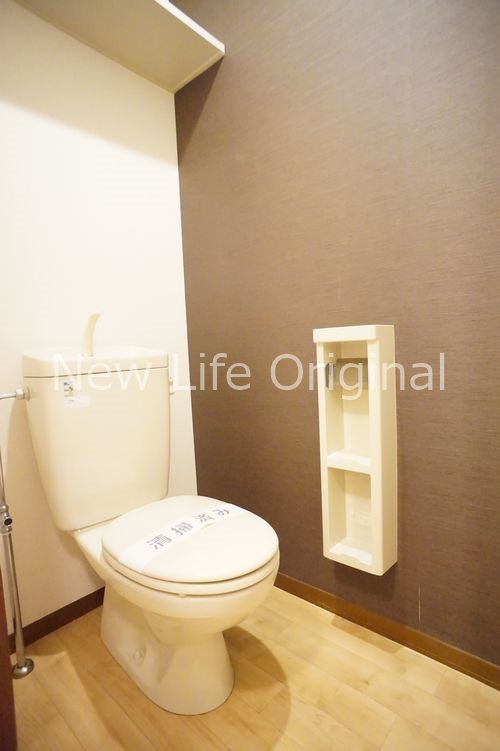 トイレ　アクセントクロスで落ち着いた雰囲気のトイレです☆