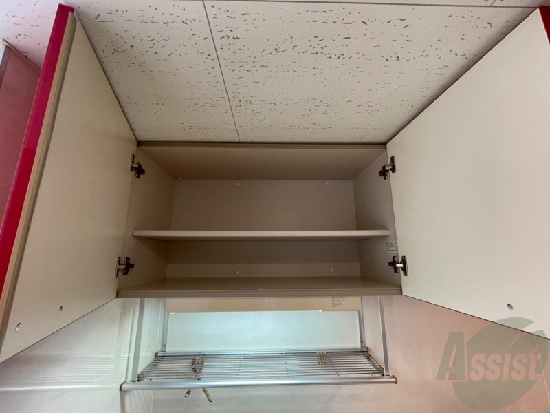 収納　キッチン上の収納もたっぷり入るので、キッチンもすっきりです。