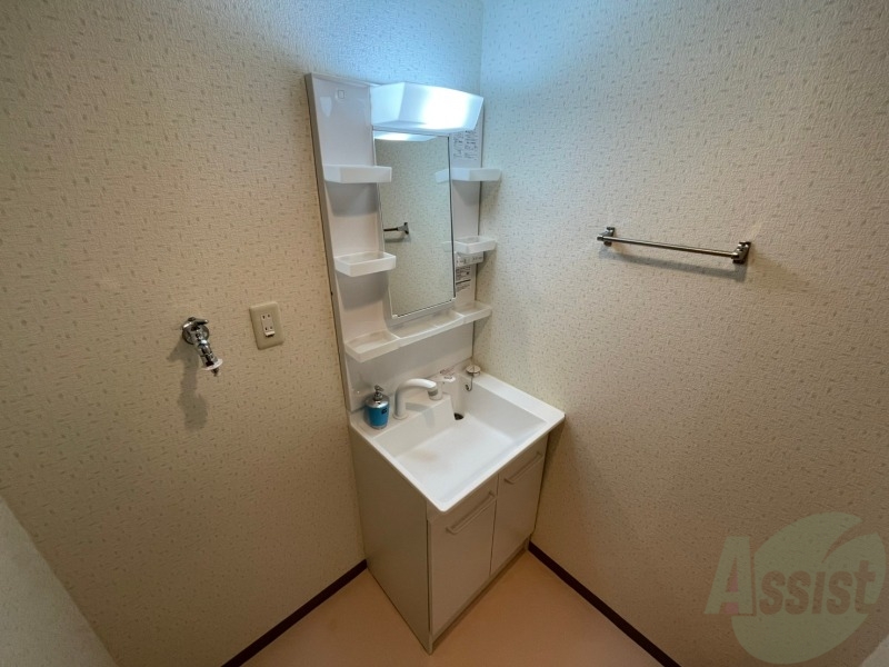 洗面設備　シャンプードレッサー。身支度はここでばっちりですね。