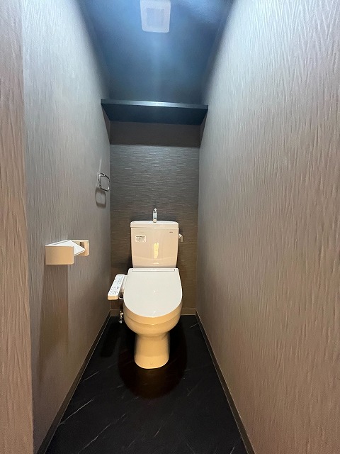 トイレ　同物件別号室のものです。