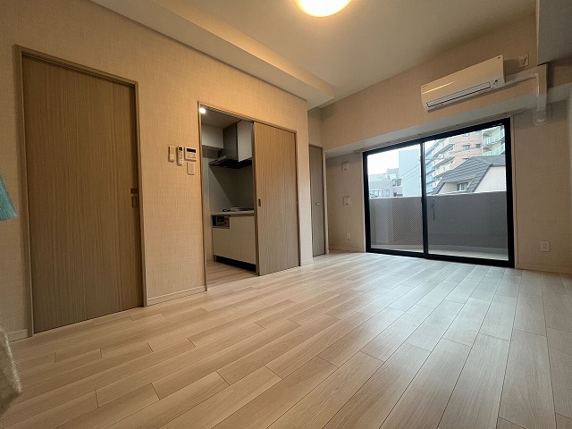 居室・リビング　同物件別号室のものです。