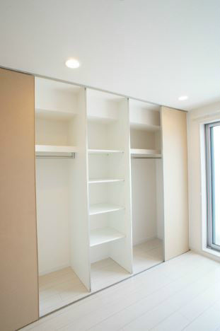 収納　可動扉で見せる収納★