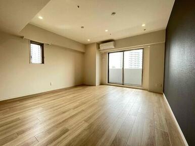 居室・リビング　※別部屋の参考写真です。