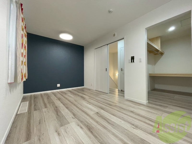 その他部屋・スペース　こちらのお部屋は光が差し込む、温かみのあるお部屋です。