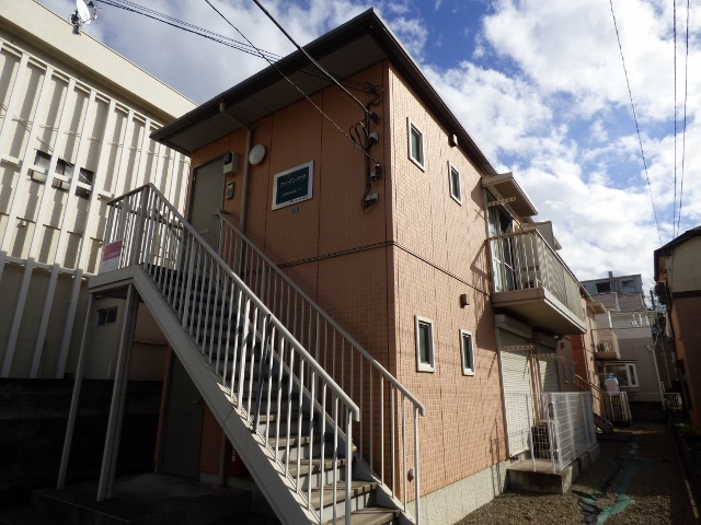 建物外観　建物は積水ハウス施工物件