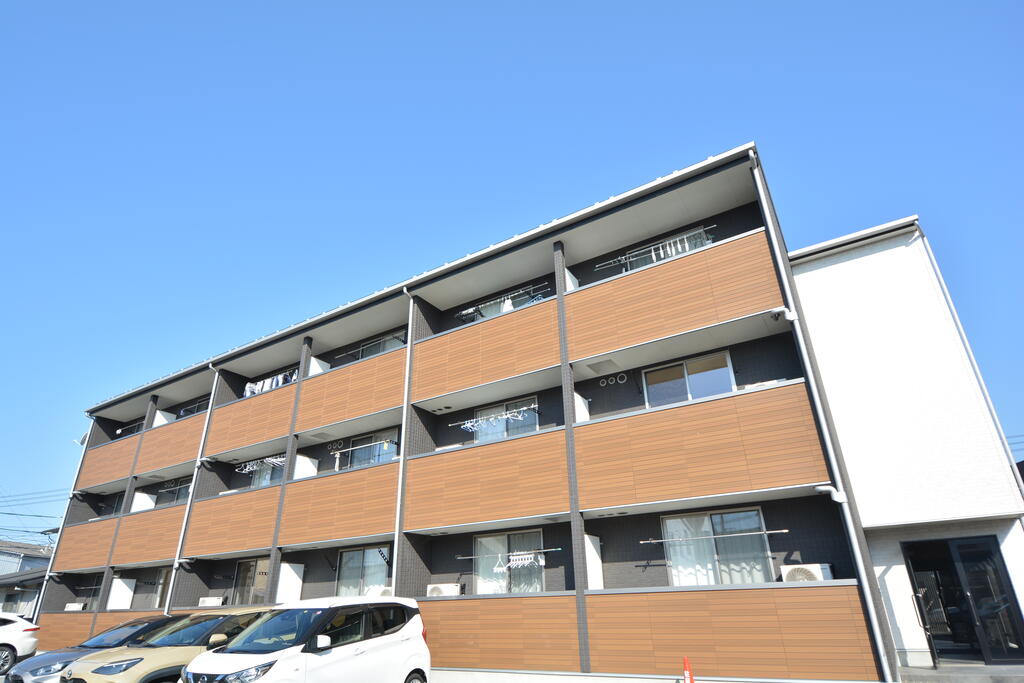 建物外観　木造3階建