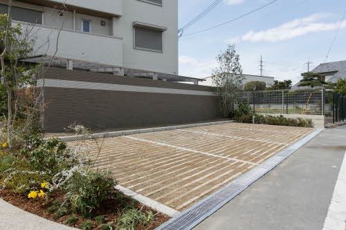 建物外観　駐車場も完備しております。