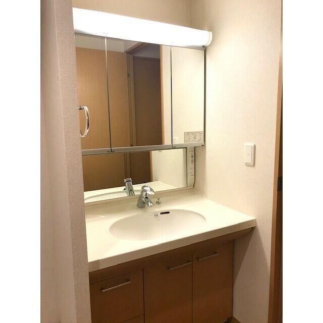 洗面設備　コンパクトで使いやすい洗面所