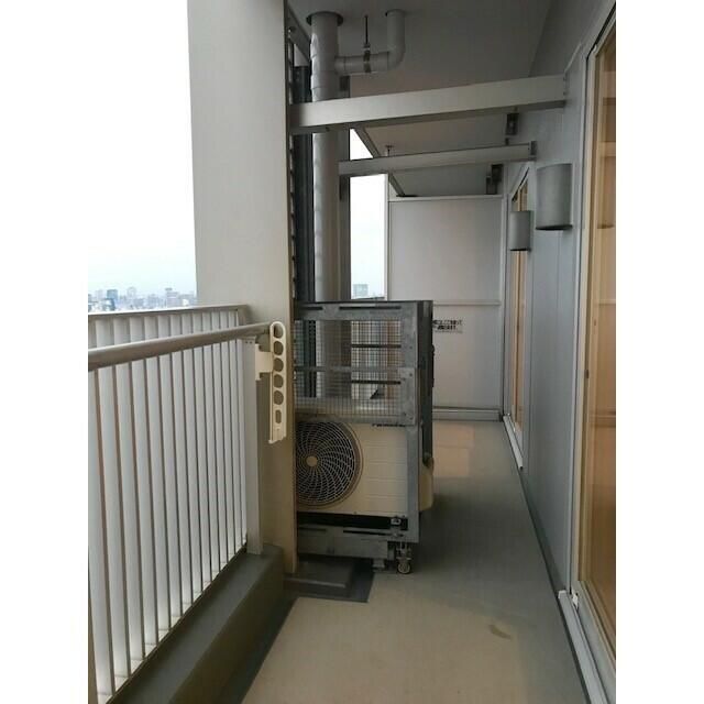 バルコニー　暖かな日差しのふりそそぐバルコニー