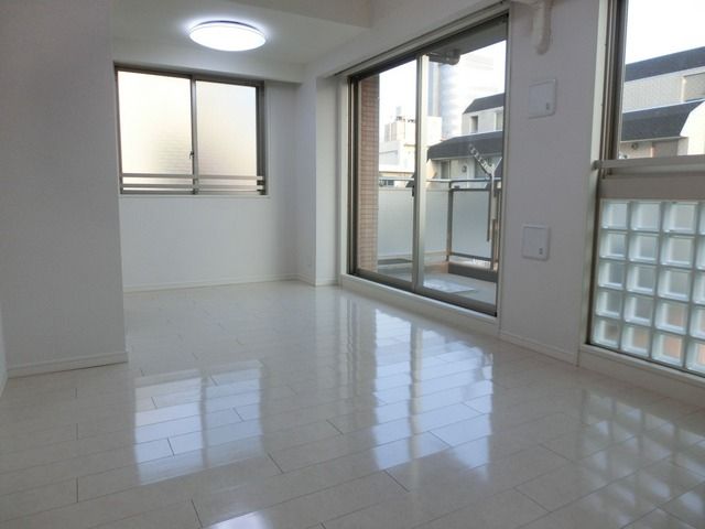 居室・リビング　２面採光の明るいお部屋です