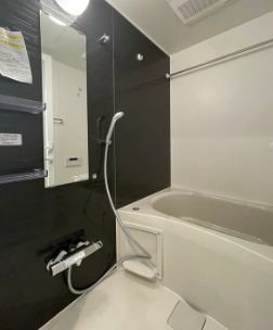 バス・シャワールーム　コンパクトで使いやすいお風呂です