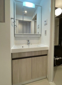 洗面設備　コンパクトで使いやすい洗面所