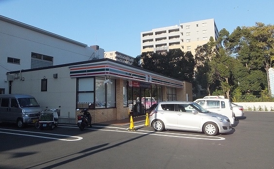コンビニ　セブンイレブン「横浜生麦4丁目店」（コンビニ）まで449m