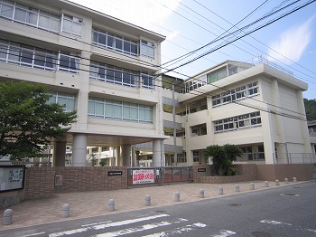 小学校　広島市立緑井小学校（小学校）まで615m