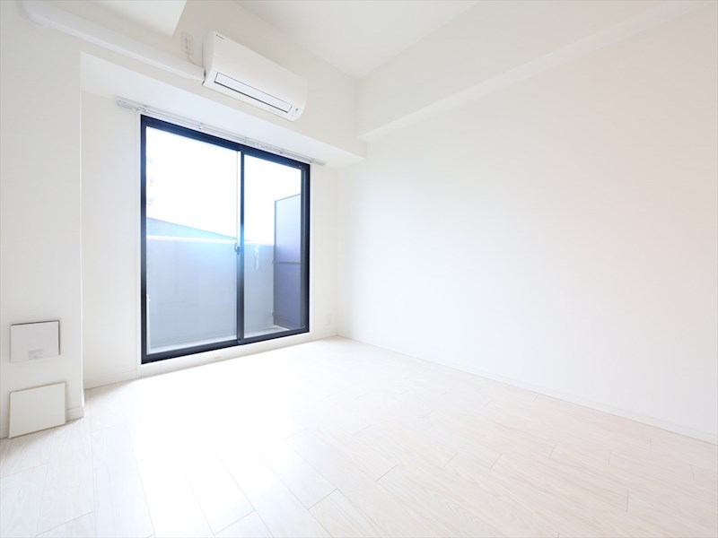 バルコニー　洋室6.7帖　エアコン完備　バルコニー