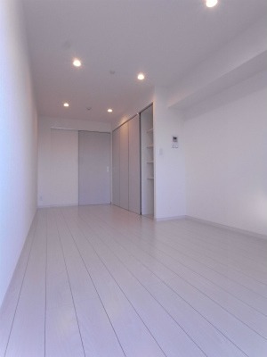 居室・リビング　白基調のお部屋です。