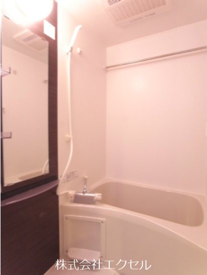 バス・シャワールーム　浴室乾燥機付きです。