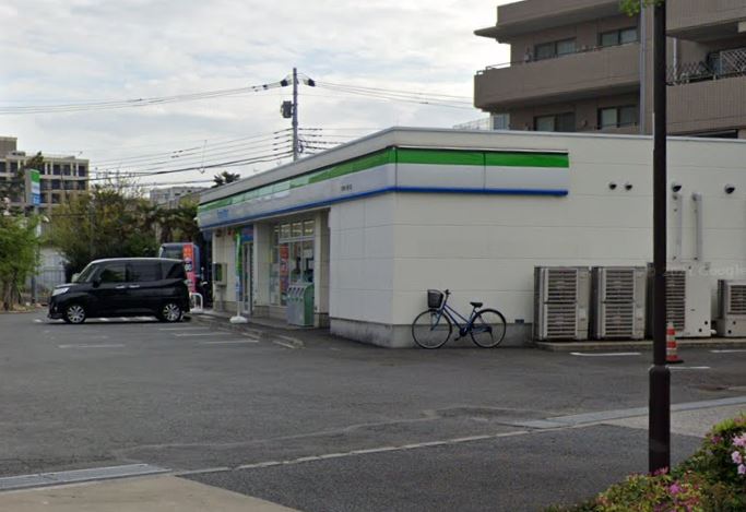 コンビニ　ファミリーマート 三鷹東八通り店（コンビニ）まで489m