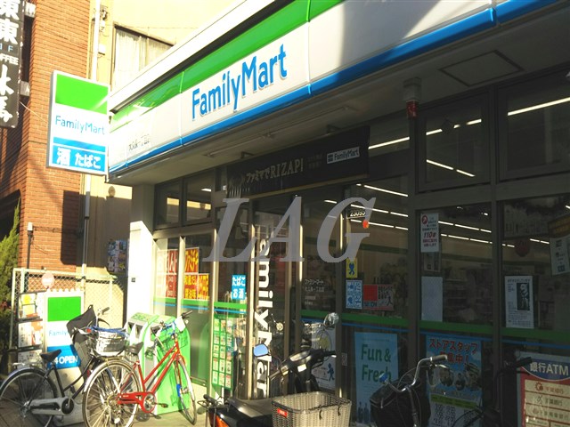 コンビニ　ファミリーマート大久保一丁目店（コンビニ）まで547m