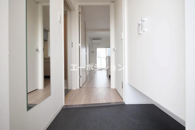 玄関　セレニテ難波ミラク壱番館