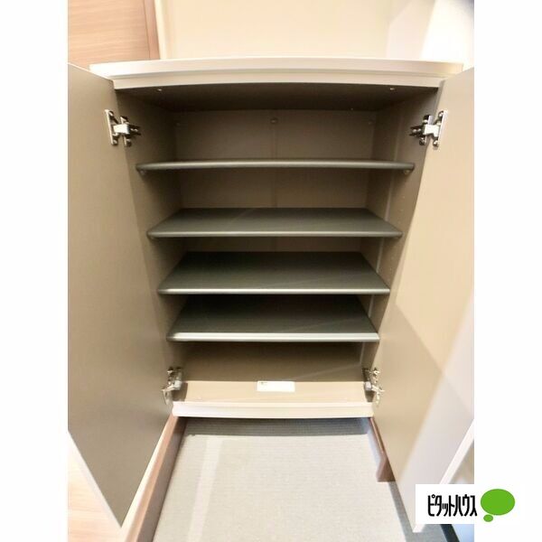 玄関　同タイプ部屋写真です