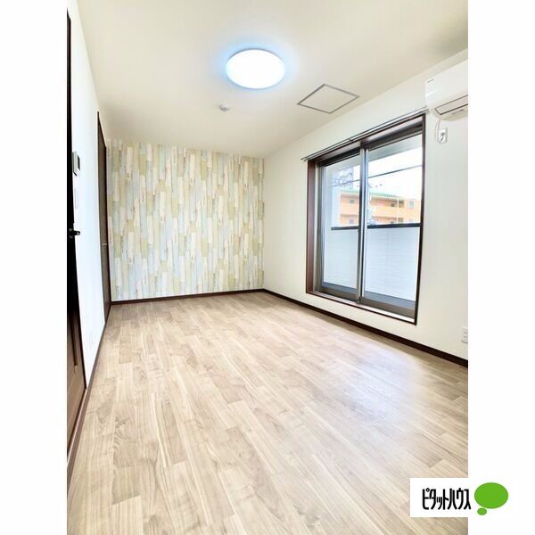 居室・リビング　同タイプ部屋写真です