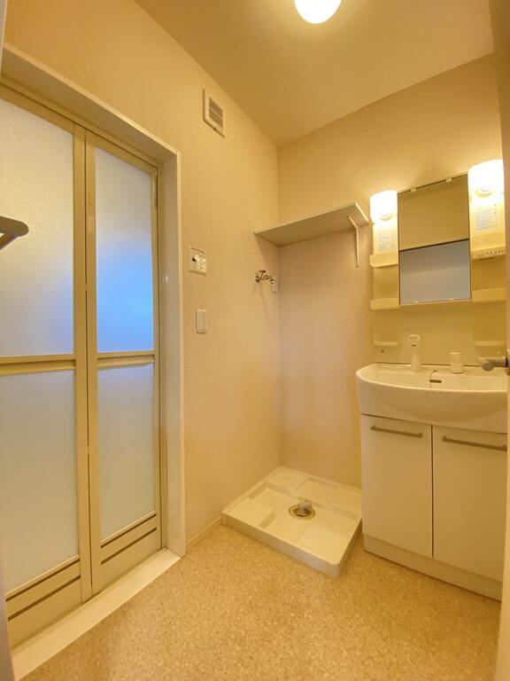 洗面設備　同間取り反転タイプ部屋参考画像です