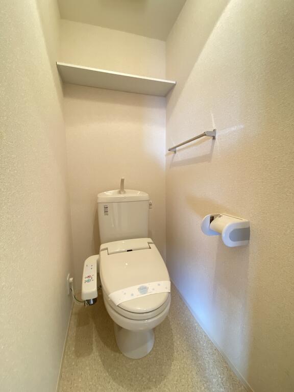 トイレ　同間取り反転タイプ部屋参考画像です