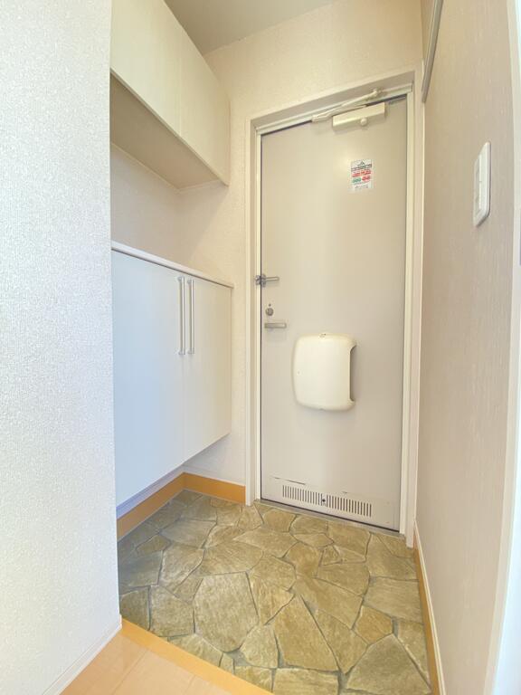 玄関　同間取り反転タイプ部屋参考画像です