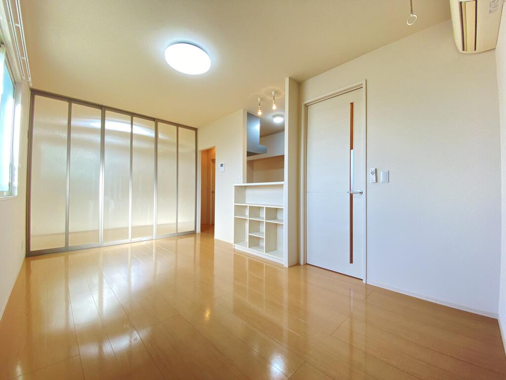 居室・リビング　同間取り反転タイプ部屋参考画像です