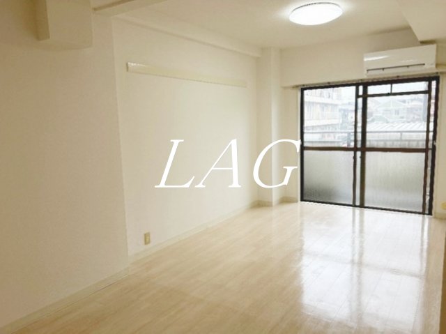 居室・リビング　洋室のお部屋です。（同仕様です。）