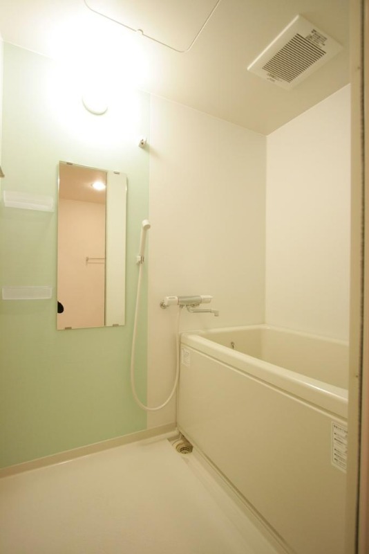 バス・シャワールーム　追い焚き機能付き♪