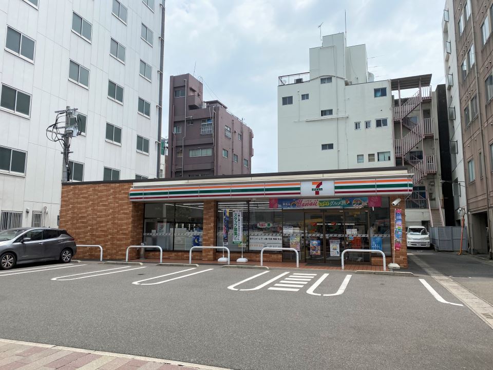 コンビニ　セブンイレブン鹿児島呉服町店（コンビニ）まで214m