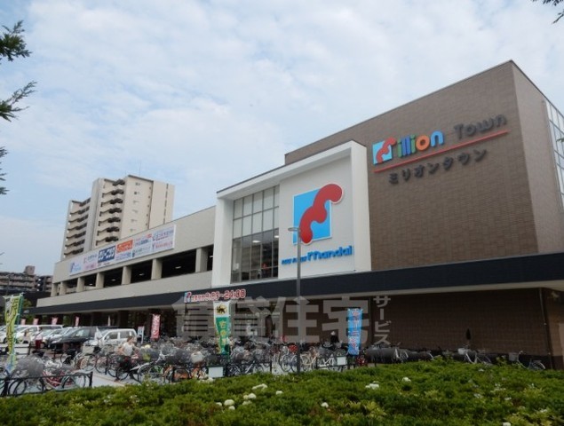 スーパー　万代　塚口店（スーパー）まで682m