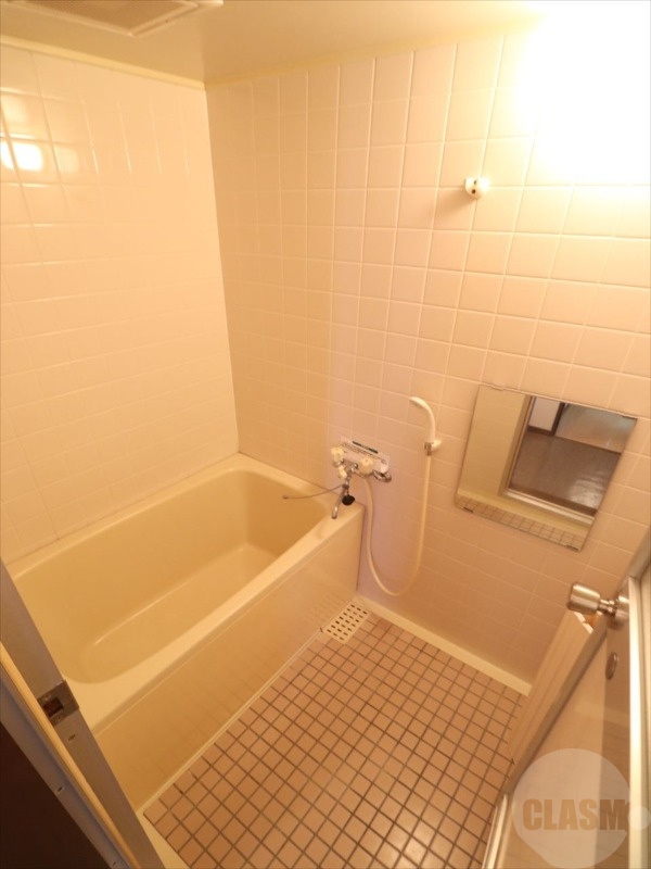 バス・シャワールーム　清潔感のあるバスルーム