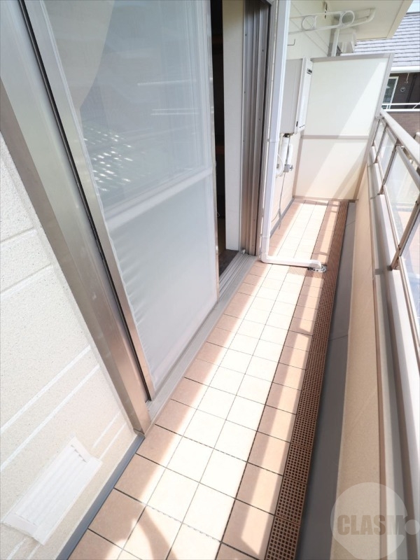 バルコニー　日当たりの良いバルコニー